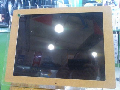 圖唯12寸數(shù)碼相框1201 高清廣告與相冊的多功能選擇